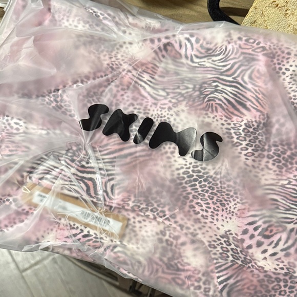 SKIMS SET Unreleased Sleep Tank & Pant Set Bloom Mini Multi Animal XXS NWT - Picture 5 of 5